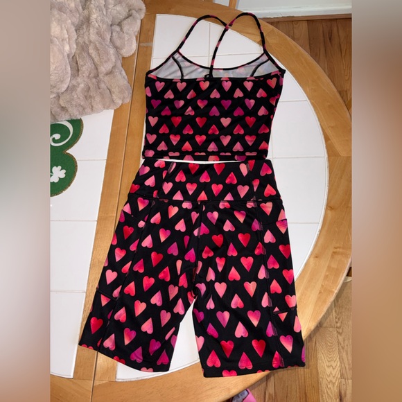 VS On Point Flow Heart Print Athletic Set - Picture 3 of 6